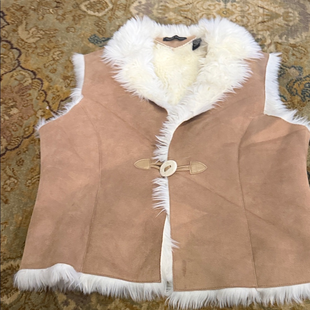 NWOT Valerie Stevens Faux Suede & Plush Fur Vest - Size Large